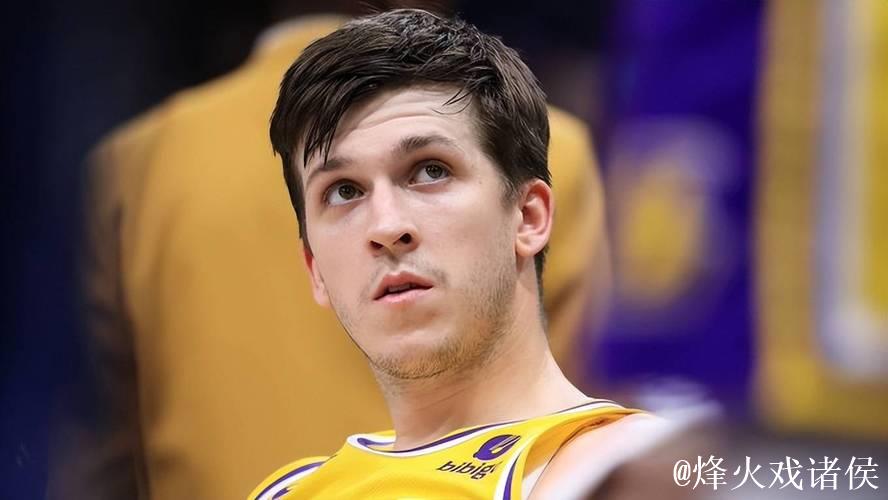 湖人官方：里夫斯左小腿轻微拉伤，将至少缺席一周